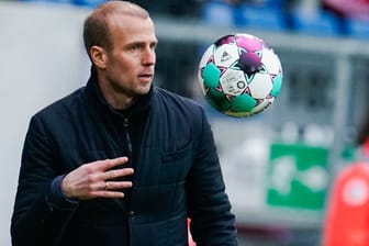 Hoffenheims Trainer Sebastian Hoeneß zeigt sich nach dem Remis gegen Molde verärgert.