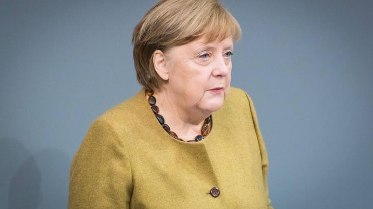 Kanzlerin Angela Merkel: Die Linksfraktion fordert, dass ihr und den Ministern die Bezüge gekürzt werden.