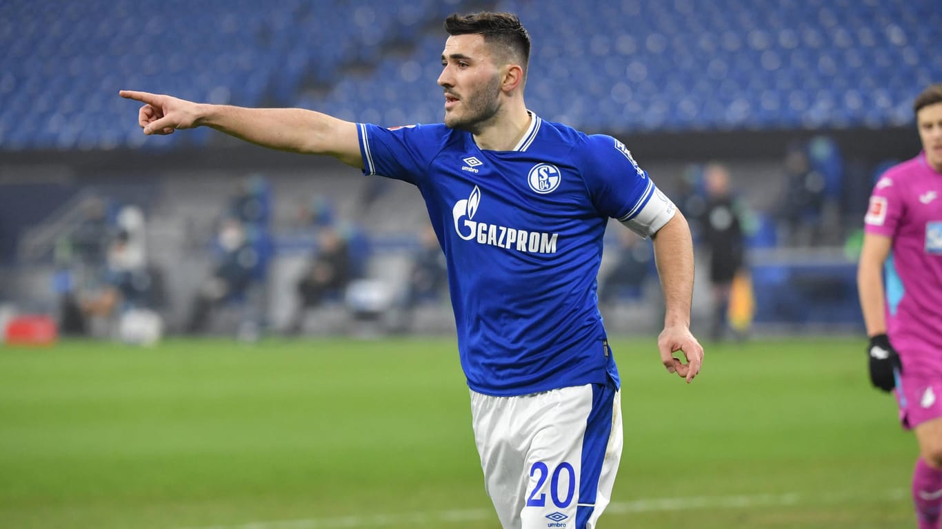 Sead Kolasinac: Schalkes Kapitän und seine Teamkollegen laufen nur noch bis 2022 in Umbro-Trikots auf.