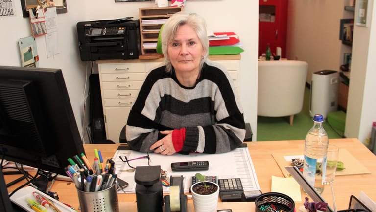 Beraterin, Dozentin und Buchautorin Martina Böhmer in ihrem Büro: Sie fordert eine Lobby für Seniorinnen, die in privaten Haushalten und Pflegeheimen Opfer von sexuellen Übergriffen werden
