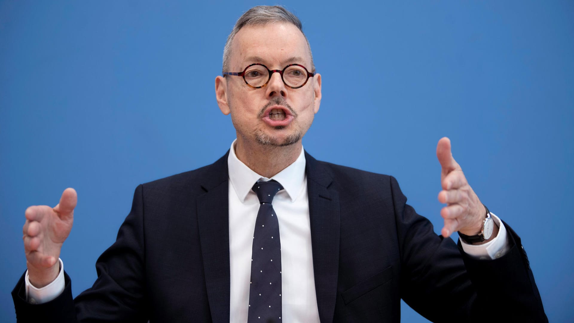 Peter Bofinger: Der Ökonom fordert einen Einkaufsgutschein vom Staat für jeden Bundesbürger.