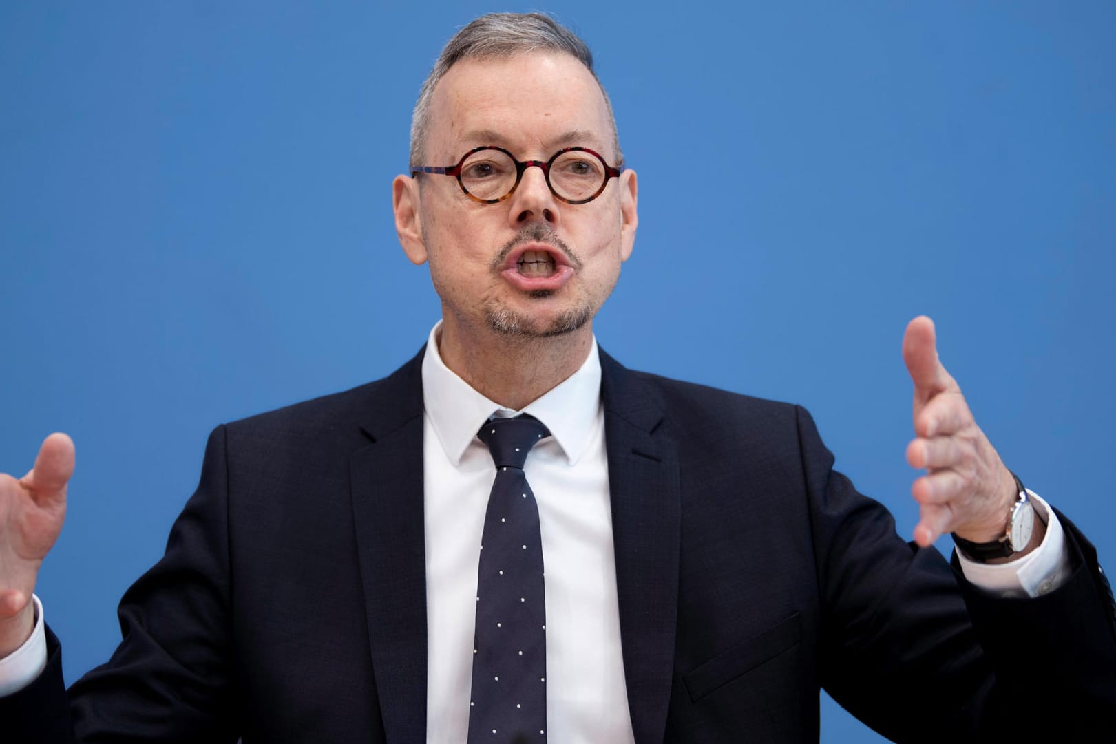 Peter Bofinger: Der Ökonom fordert einen Einkaufsgutschein vom Staat für jeden Bundesbürger.