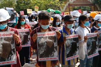Myanmar: Protestierende erinnern an die Studentin.