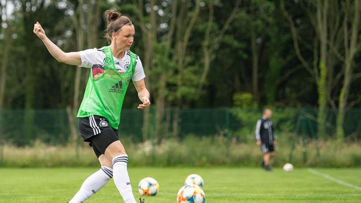 "Es ist total spannend zu sehen, was man dadurch noch alles erreichen kann", sagt Marina Hegering über die neuen Trainingsmethoden beim DFB.