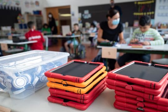 Tablets in einer Grundschule.