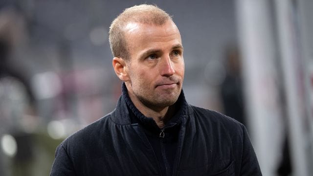 Hat mit Personalsorgen zu kämpfen: Hoffenheim-Coach Sebastian Hoeneß. Hat mit Personalsorgen zu kämpfen: Hoffenheim-Coach Sebastian Hoeneß.