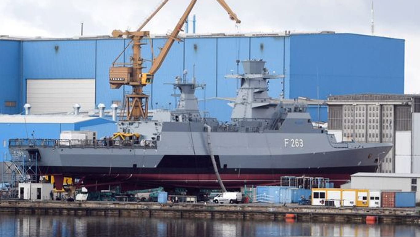 Die Korvette "Oldenburg" der Deutschen Marine in der Peene-Werft