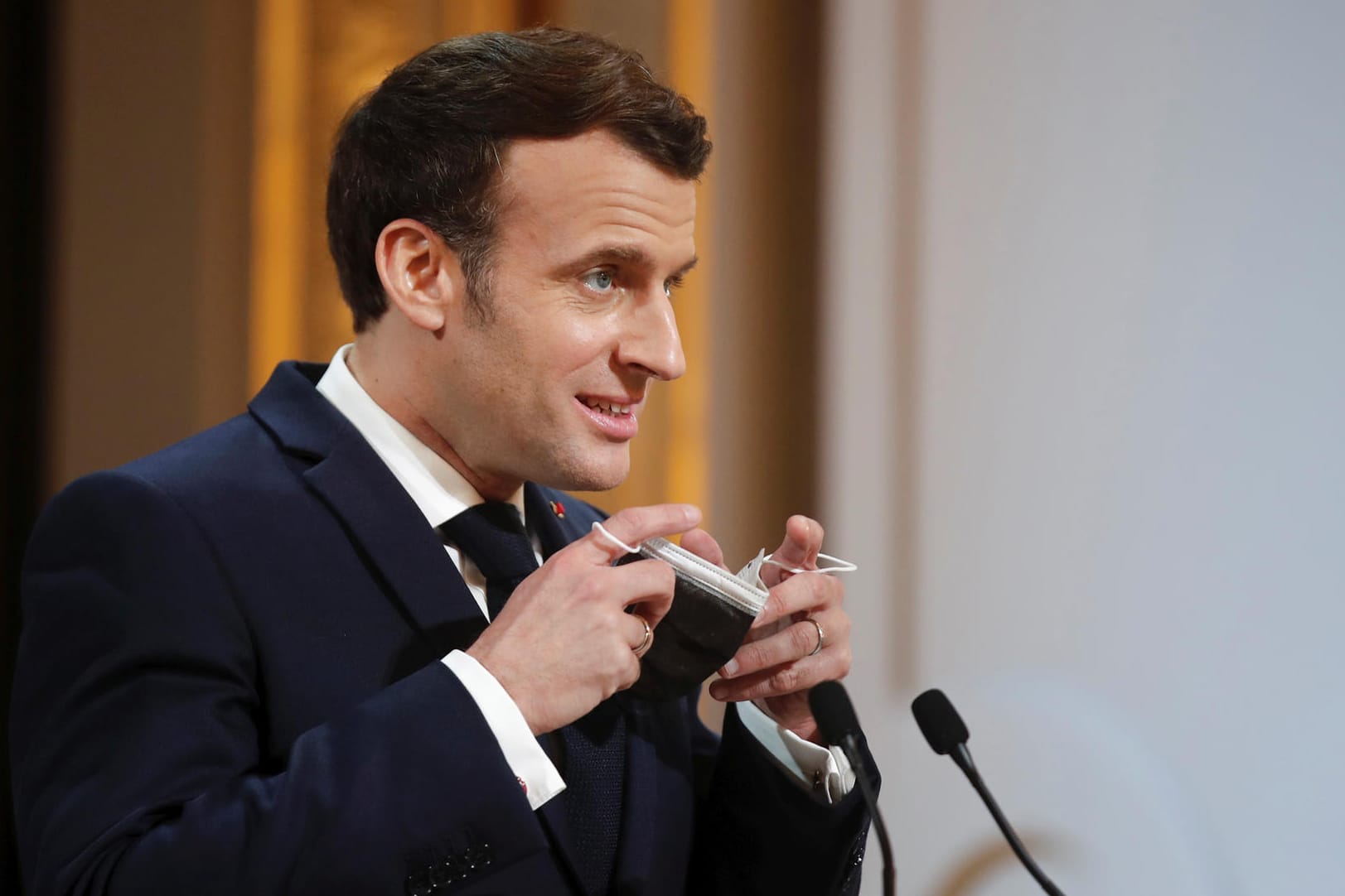 Präsident Emmanuel Macron spricht auf der Münchner Sicherheitskonferenz.