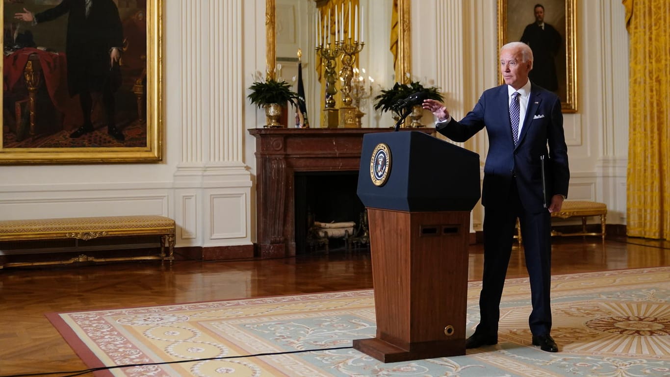 Joe Biden nach seiner Rede für die Münchner Sicherheitskonferenz: Der US-Präsident warb bei der Veranstaltung für mehr internationale Zusammenarbeit.