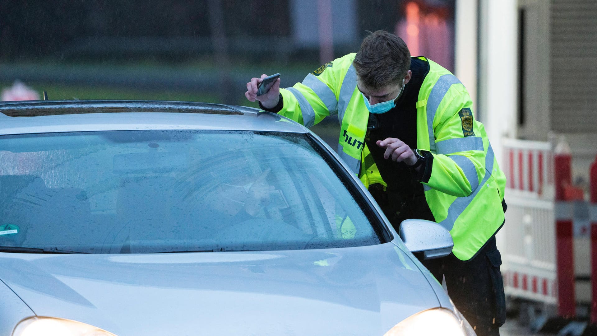 Grenzkontrollen in Dänemark: Die dänische Polizei schloss in der Nacht zum Samstag insgesamt 13 Grenzübergänge.