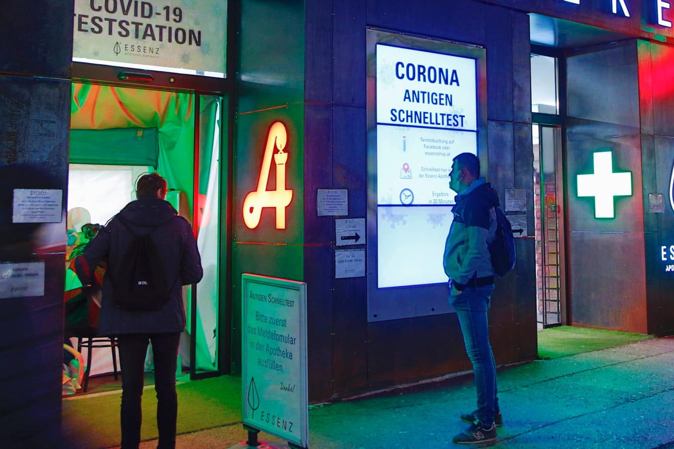 Corona-Teststation in einer Wiener Apotheke: Ab März kann sich hier jeder einen kostenlosen "Wohnzimmer-Test" holen.