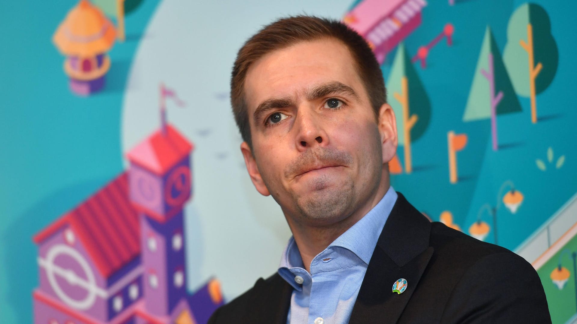 Philipp Lahm: Der frühere DFB-Kapitän hält eine Not-EM in Deutschland für unrealistisch. Philipp Lahm: Der frühere DFB-Kapitän hält eine Not-EM in Deutschland für unrealistisch.