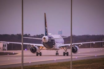 Landung am Frankfurter Flughafen (Symbolbild): Der 95-Jährige landete in einem Ambulanzflugzeug am Samstag.