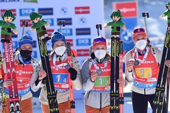 Die deutschen Biathlon-Damen-Staffel mit Vanessa Hinz, Franziska Preuß, Janina Hettich und Denise Herrmann (l-r) gewann WM-Silber.