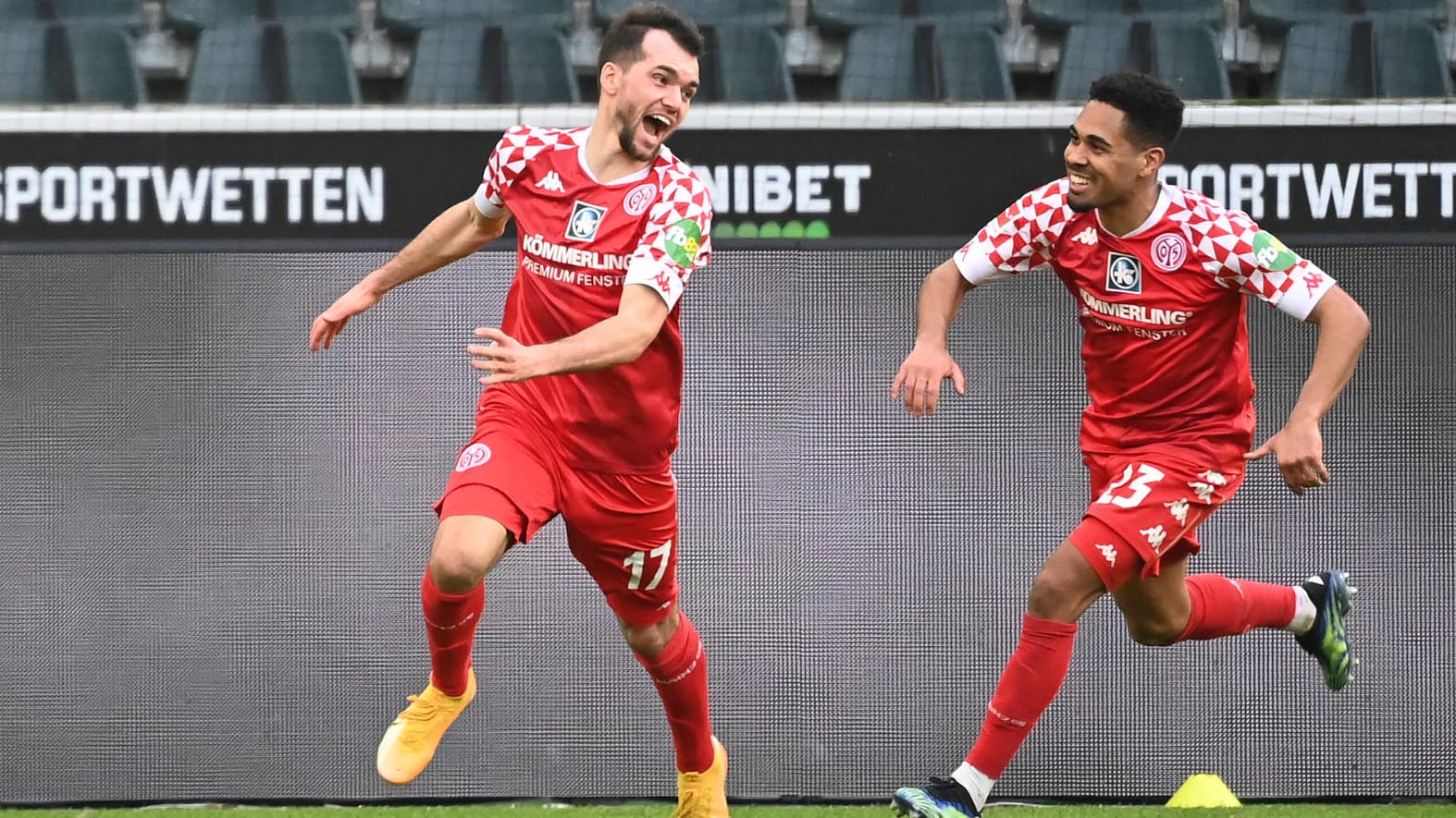 Kevin Stöger (l.): Der Mainzer wurde gegen Gladbach eingewechselt und traf direkt.