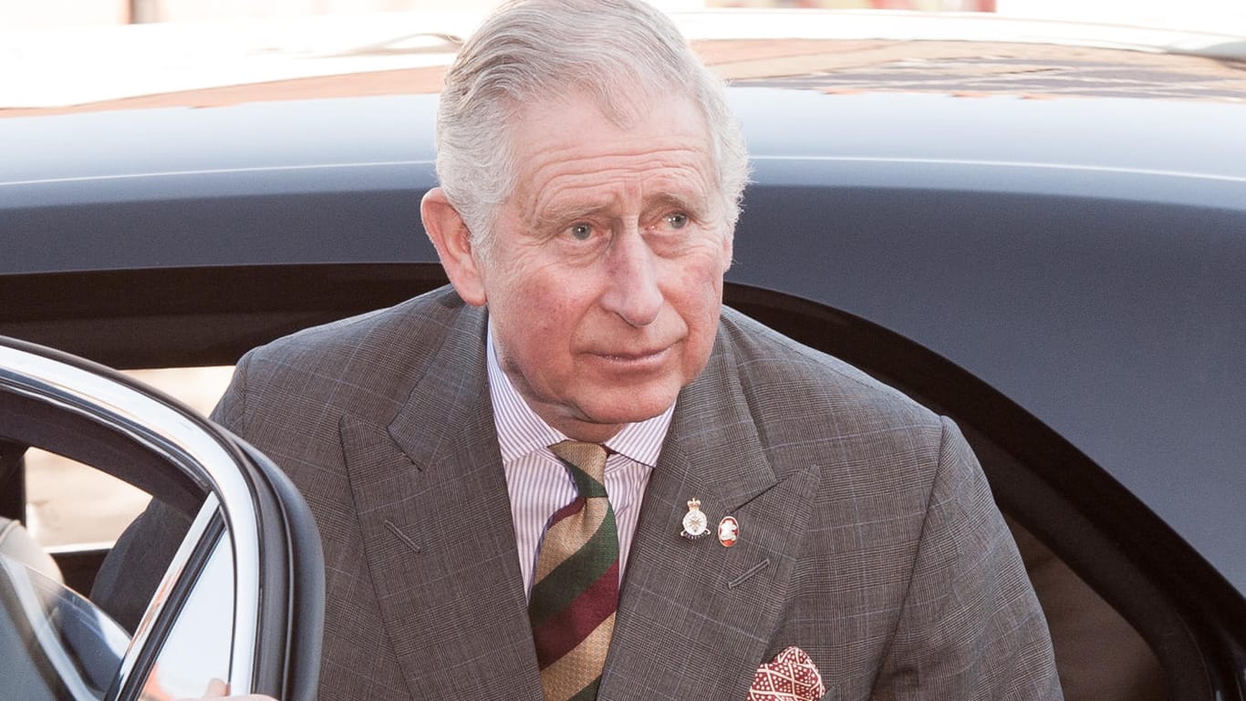 Prinz Charles: Sein Vater liegt im Krankenhaus.