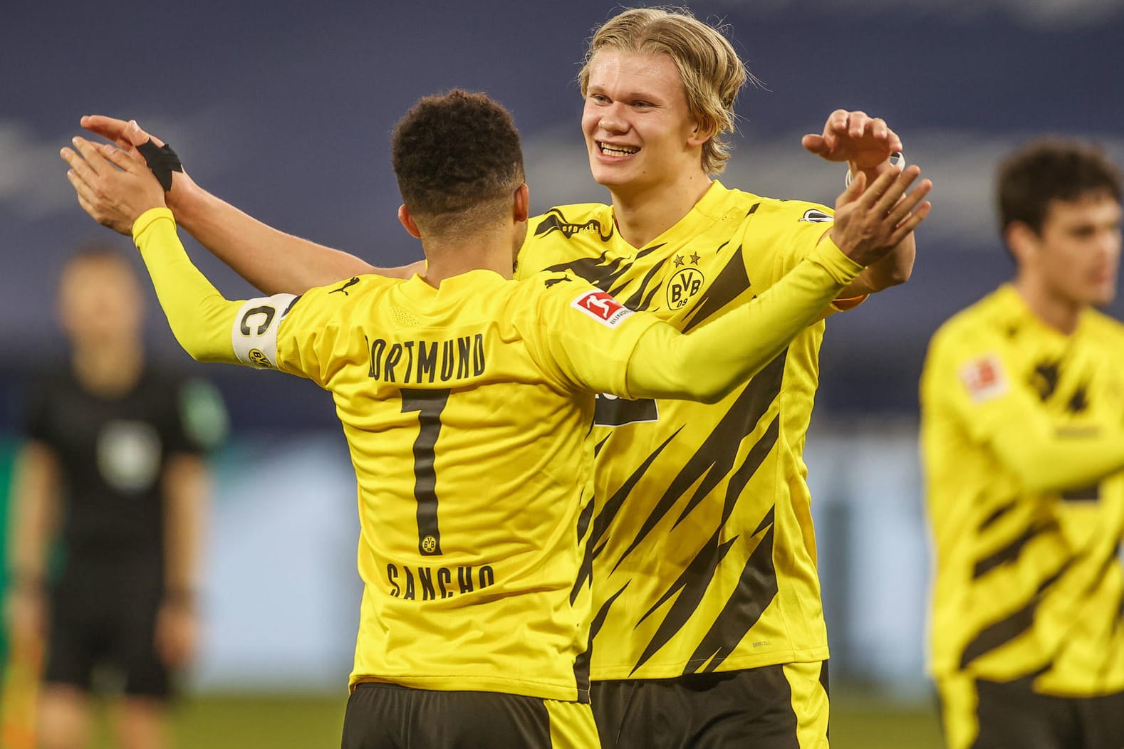 Starke Vorstellung: Dortmunds Sancho und Haaland feiern den Derbysieg.