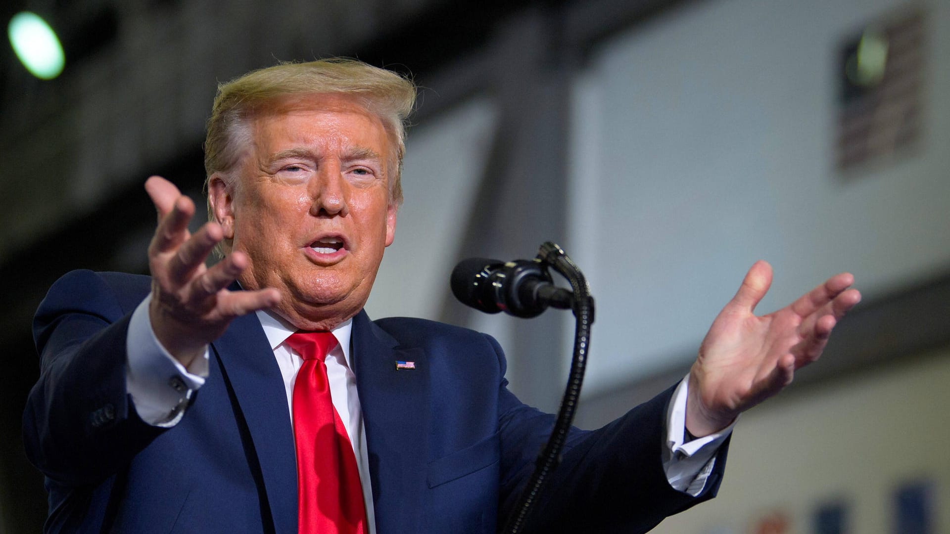 Der ehemalige US-Präsident Donald Trump bei einem Auftritt im Kennedy Space Center (Archivbiild). An Ruhestand denkt er nicht, kommende Woche will er eine Rede halten.