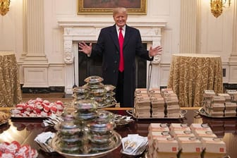 Donald Trump im Dining Room des Weißes Hauses: "Möchten Sie Ihre Diät-Cola mit oder ohne Eis?"
