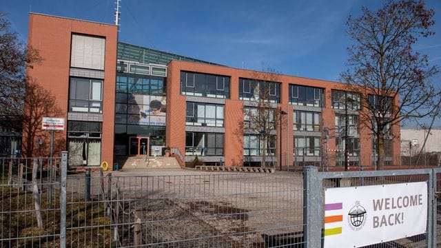 Das Gebäude der International School Augsburg: Mit einem Gang an die Börse will die Privatschule Geld für einen Neubau einnehmen. Das Gebäude der International School Augsburg: Mit einem Gang an die Börse will die Privatschule Geld für einen Neubau einnehmen.