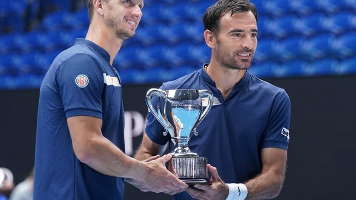 Filip Polasek (l) und Ivan Dodig sicherten sich den Doppel-Titel bei den Australian Open.