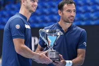 Filip Polasek (l) und Ivan Dodig sicherten sich den Doppel-Titel bei den Australian Open.