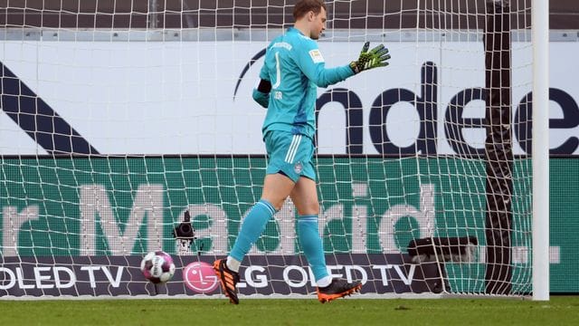 Der FC Bayern um Nationaltorhüter Manuel Neuer verlor in Frankfurt.