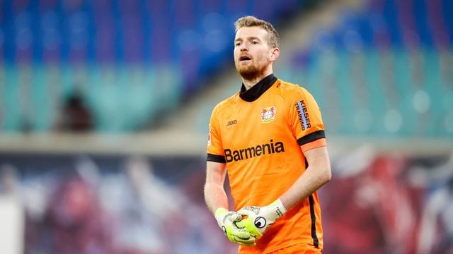 Leverkusens Torwart Lukas Hradecky fehlt derzeit aufgrund einer Verletzung an der rechten Achillessehne. Leverkusens Torwart Lukas Hradecky fehlt derzeit aufgrund einer Verletzung an der rechten Achillessehne.