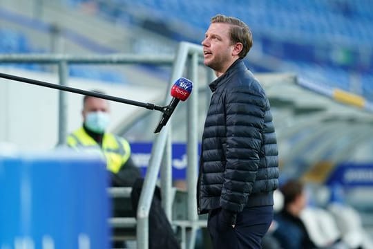 Werder Bremens Florian Kohfeldt gibt vor dem Spiel gegen die TSG Hoffenheim ein Interview.