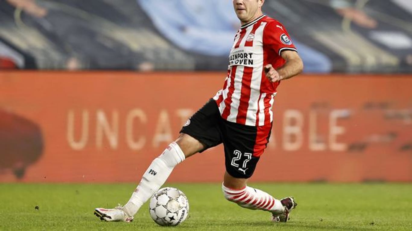 Mit seinem ersten Doppelpack in der Eredivisie hat Mario Götze der PSV Eindhoven zum 3:1 (0:1)-Sieg über Vitesse Arnheim verholfen.