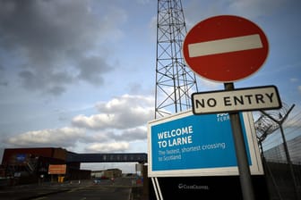 Kontrollposten in Larne: Die nordirische Hafenstadt wird durch das Brexit-Protokoll zur Grenzstadt nach Schottland.