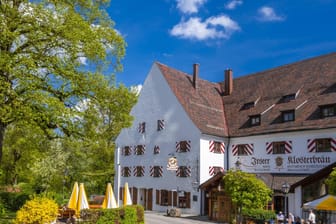 Die Klosterbrauerei in Irsee (Archivbild). Vor Ablauf des Haltbarkeitsdataums verschenkte die Brauerei sein Bier.