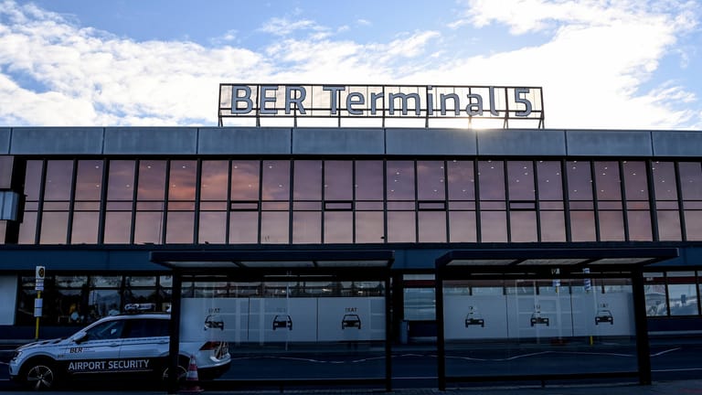 Zentralflughafen Berlin-Schönefeld: Der Flughafen wird für mindestens ein Jahr geschlossen.