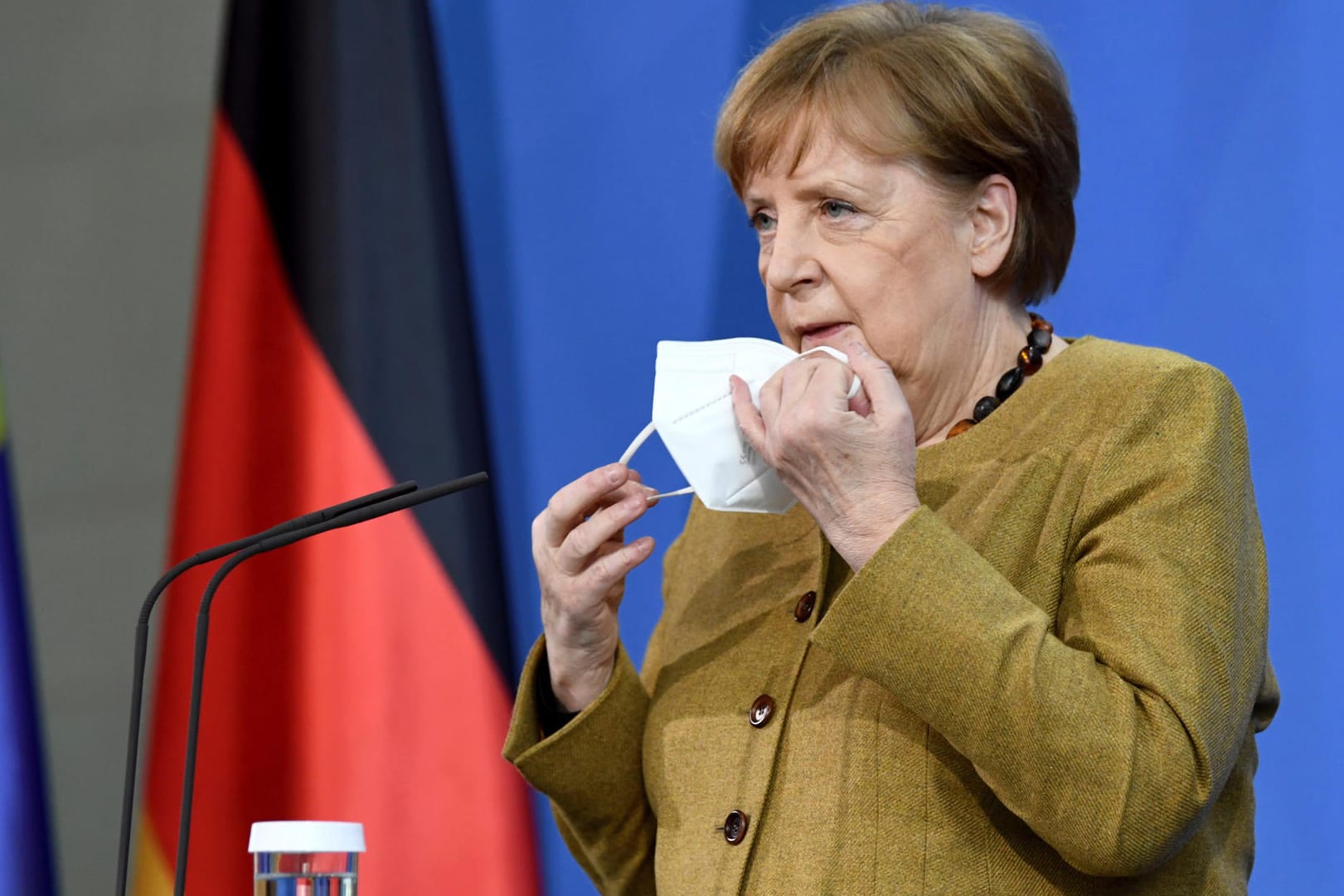 Angela Merkel auf einer Pressekonferenz: Die Kanzlerin will eine Strategie für die Lockerung der Corona-Maßnahmen ausarbeiten lassen.