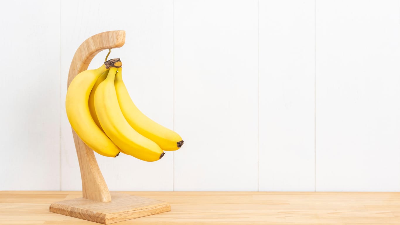 Bananen: Hängen Sie die Frucht auf, um Druckstellen zu vermeiden.