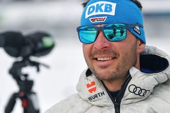 Kristian Mehringer, Biathlontrainer der deutschen Damen, am Schießstand.