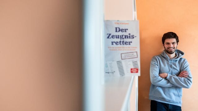 Schüler und Bestseller-Autor Tim Nießner aus Haan bei Düsseldorf hat systematisch die Strategien der besten Schüler Deutschlands erforscht.