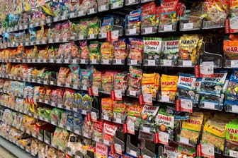 Deutsche Gummibärchen in einem italienischen Supermarkt: Die Süßigkeiten-Exporte sind zurückgegangen.