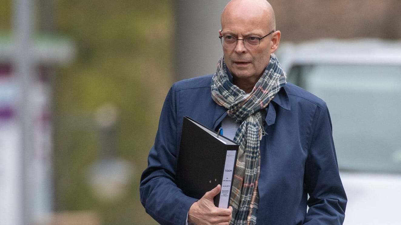Bernd Wiegand, Oberbürgermeister von Halle: Die Durchsuchung bedeutet laut Staatsanwaltschaft keine Vorverurteilung, es gelte die Unschuldsvermutung. Bernd Wiegand, Oberbürgermeister von Halle: Die Durchsuchung bedeutet laut Staatsanwaltschaft keine Vorverurteilung, es gelte die Unschuldsvermutung.