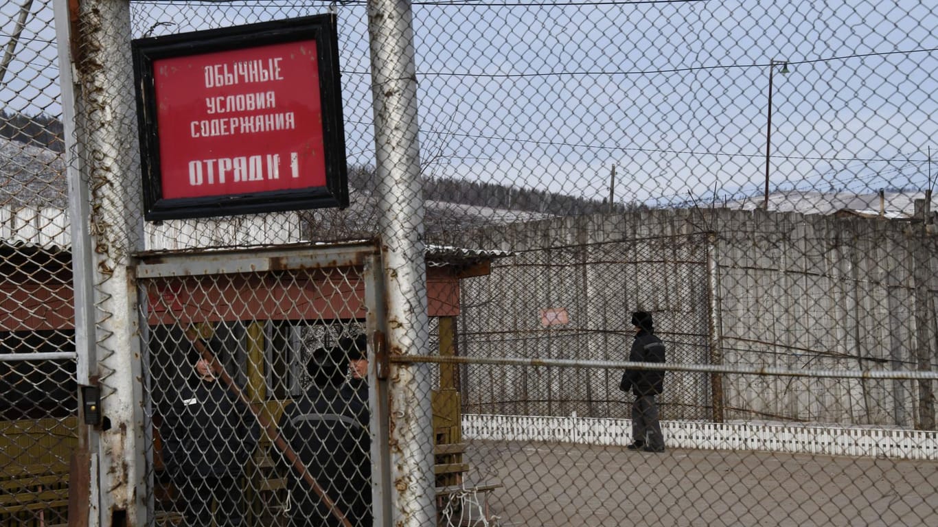 Straflager in Russland: Die Lager sind schlecht bewacht, sodass die Sicherheit der Gefangenen nicht garantiert ist.