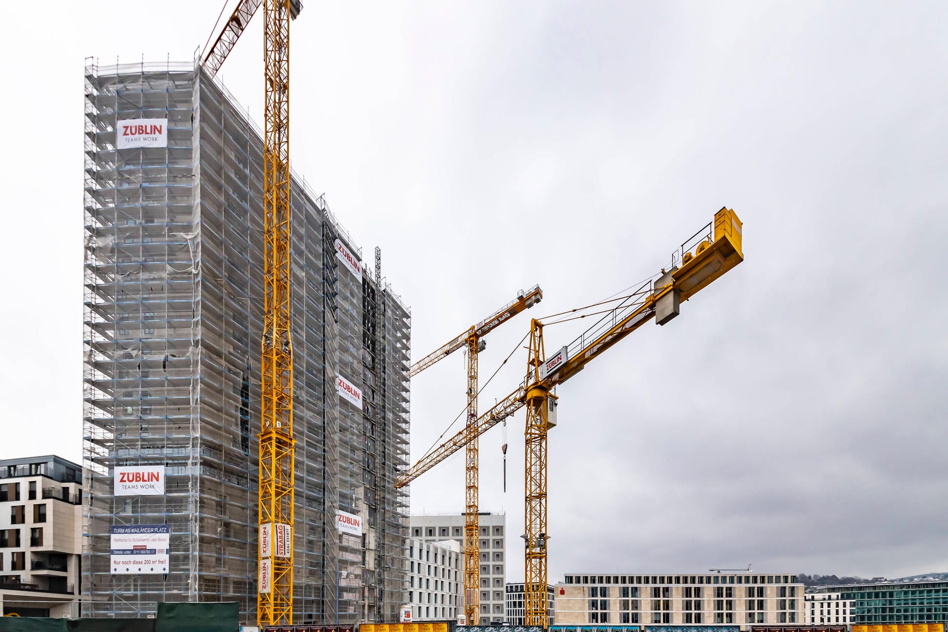 Baustelle in Stuttgart (Symbolbild): Immobilienaktien sind Anteile von Firmen, die Gebäude bauen, verwalten oder verkaufen.