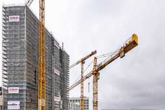 Baustelle in Stuttgart (Symbolbild): Immobilienaktien sind Anteile von Firmen, die Gebäude bauen, verwalten oder verkaufen.