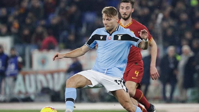 Lazios Ciro Immobile (l) freut sich auf das Duell mit dem FC Bayern München. Lazios Ciro Immobile (l) freut sich auf das Duell mit dem FC Bayern München.