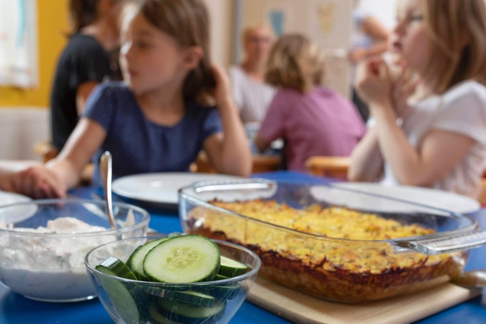 Mittagessen in einem Kindergarten: In Rostock ist ein zweijähriges Kind erstickt. (Symbolbild)