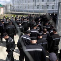 Gefangene in Belgorod beim Hofgang: Die Anstalten in Russland gelten als äußerst hart.