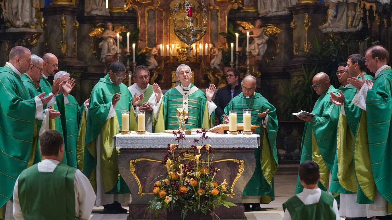 Messe in der Pfarrkirche in Weismain (Franken): Die katholische Kirche wird von vielen in der Gesellschaft nicht mehr als moralische Autorität anerkannt.