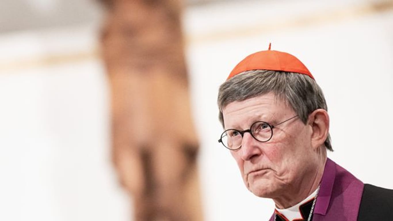Der Kölner Kardinal Rainer Maria Woelki hat ein Gutachten zum Umgang von Bistumsverantwortlichen mit Vorwürfen des sexuellen Missbrauchs von Kindern gegen Priester in Auftrag gegeben, hält es aber unter Verschluss.