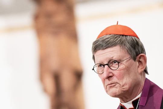 Der Kölner Kardinal Rainer Maria Woelki hat ein Gutachten zum Umgang von Bistumsverantwortlichen mit Vorwürfen des sexuellen Missbrauchs von Kindern gegen Priester in Auftrag gegeben, hält es aber unter Verschluss.