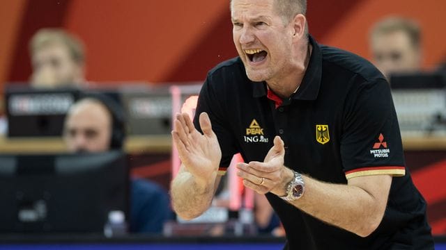Basketball-Bundestrainer Henrik Rödl blickt schon auf Olympia.
