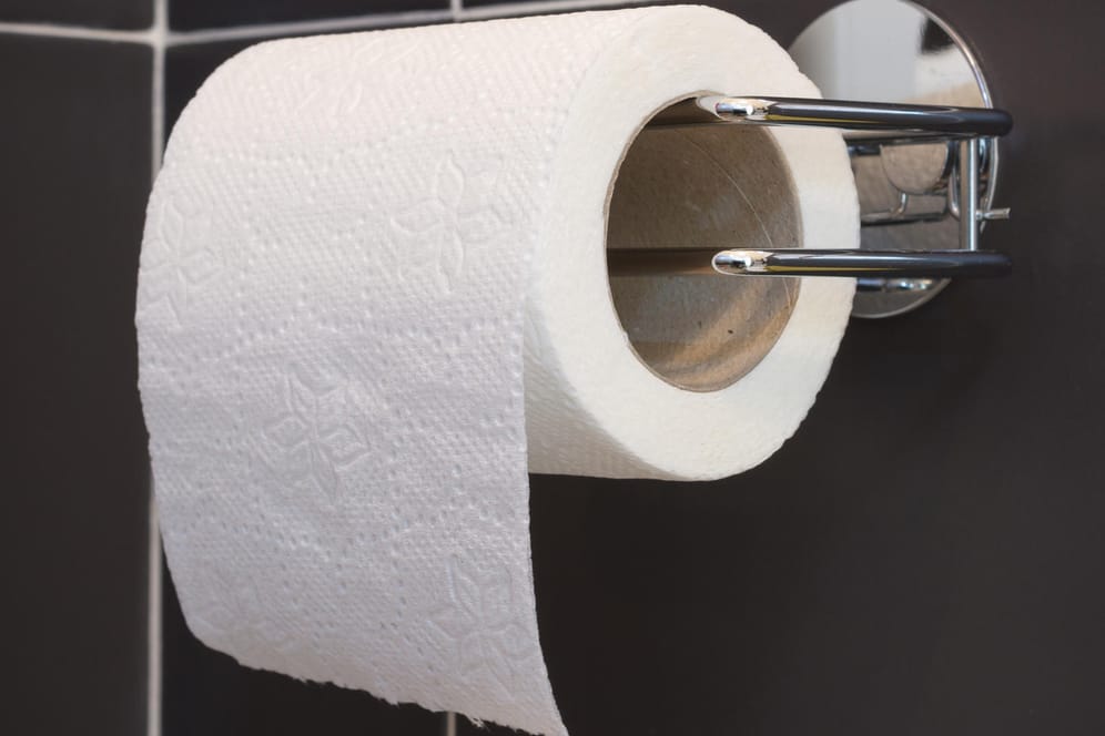 Toilettenpapier: Umfragen sollten klären, welche Abrollrichtung die richtige ist.